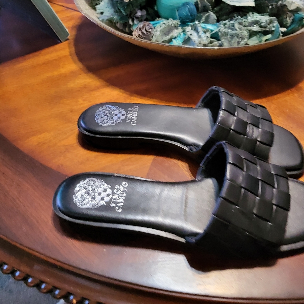 Vince Camuto Black size 7.5 Slides